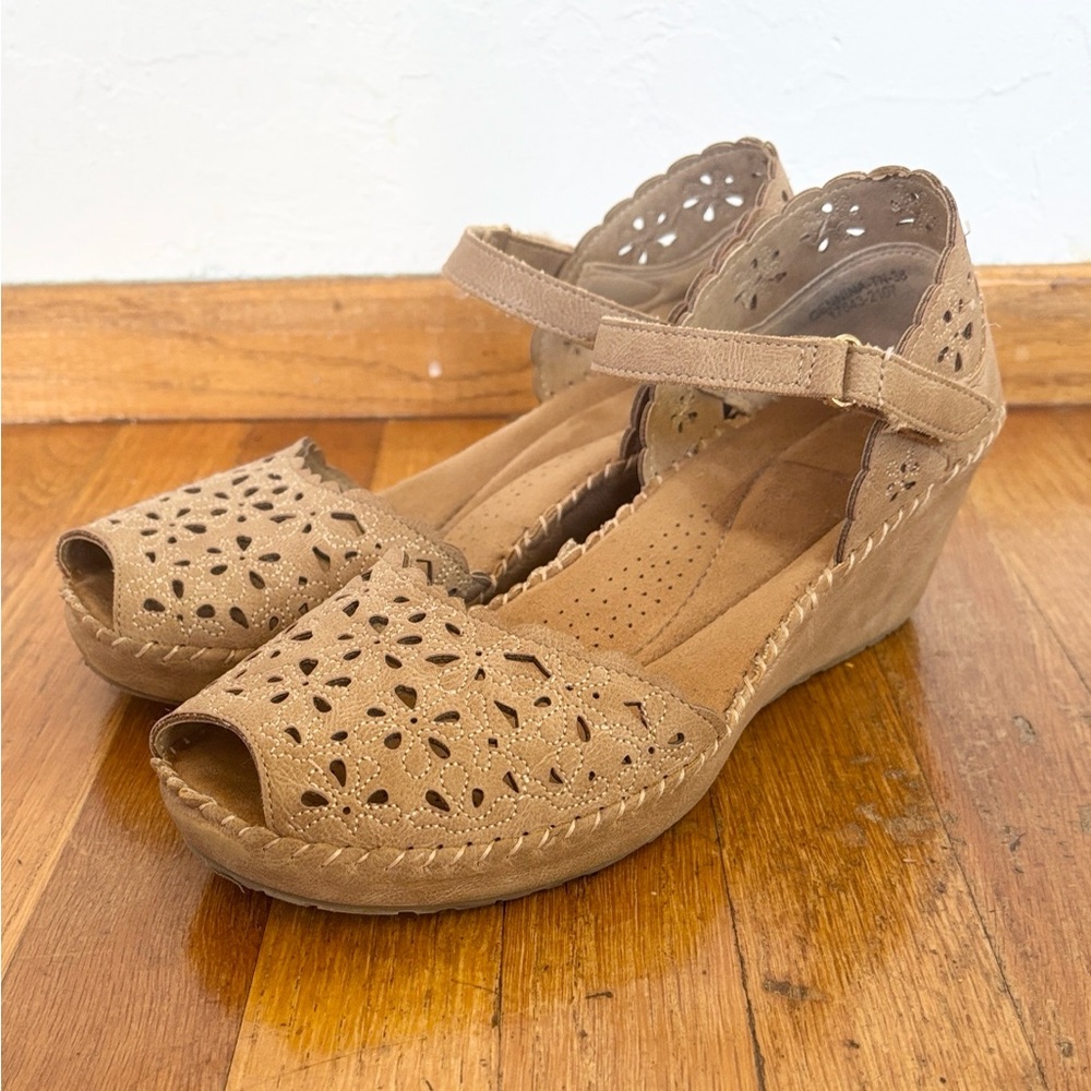 Chic Perforated Tan Wedge Sandals